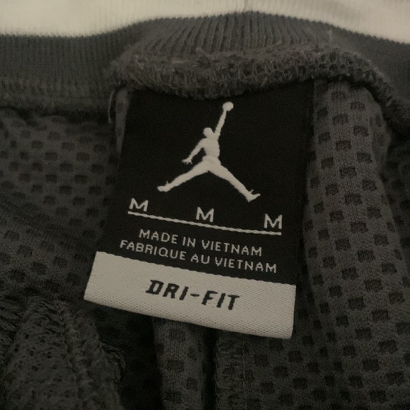 Like new Men’s Jordan basketball shorts - Picture 2 of 6